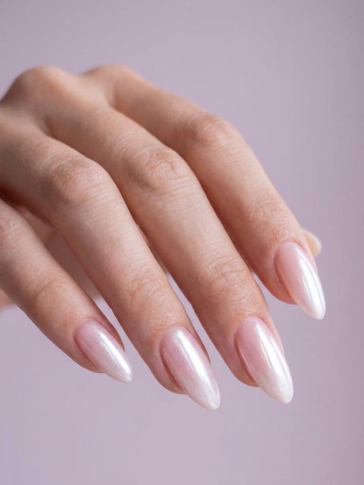 Cover of the story: Glazed Donut Nails Step by Step: Pearl Chrome in 4 Steps